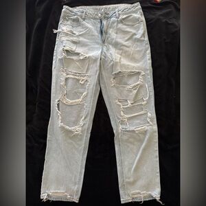 Women’s American Eagle Strigid Mom Jean